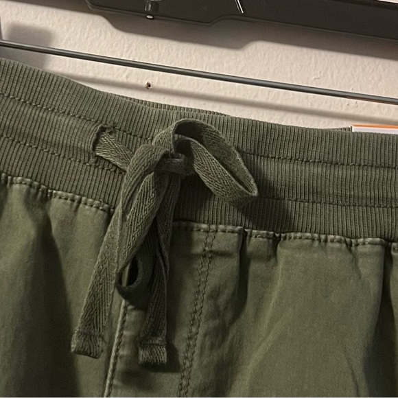 🆕 NWT STYLE & CO ROLL CUFF SHORT IN OLIVE DRAB (S) - Picture 3 of 6